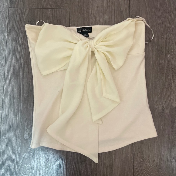 White tube top with bow - Picture 1 of 1
